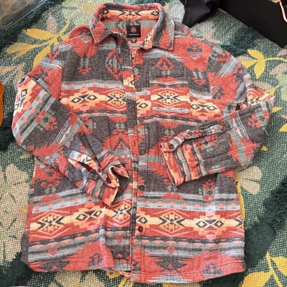 Mountain and Isles size medium Aztec style flannel style button down medium